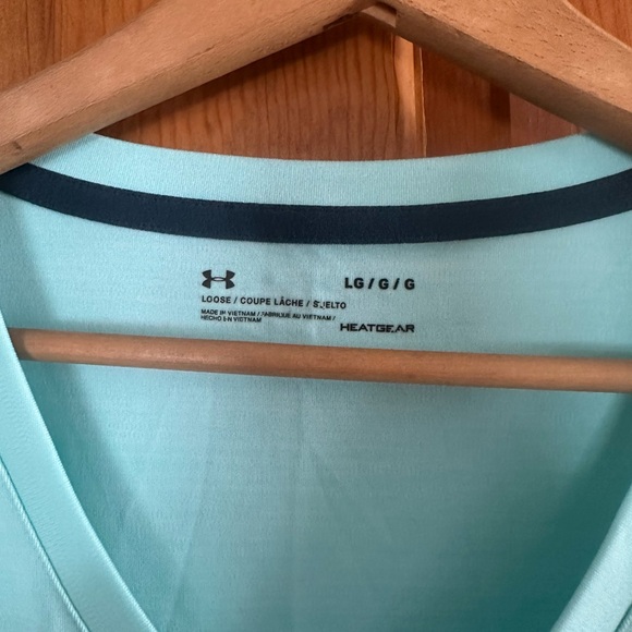 Women’s Under Armour Heatgear V neck Tshirt - Picture 3 of 3